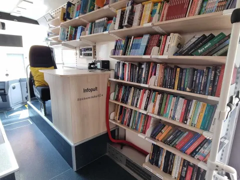 VINKOVCIGradska knjižnica i čitaonica Vinkovci, u sklopu proslave Dana grada Vinkovaca, proslavila je dva desetljeća rada Bibliobusne službe u Vukovarsko-srijemskoj županiji i tom je prigodom predstavljena monografija "Kultura u pokretu: 20 godina Bibliobusne službe Vukovarsko-srijemske županije".SRPANJ 2026.