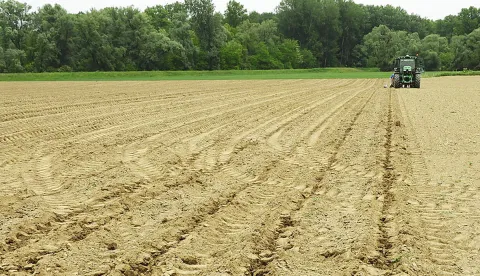 poljoprivreda, državno poljoprivredno zemlji&scaron;te, traktor