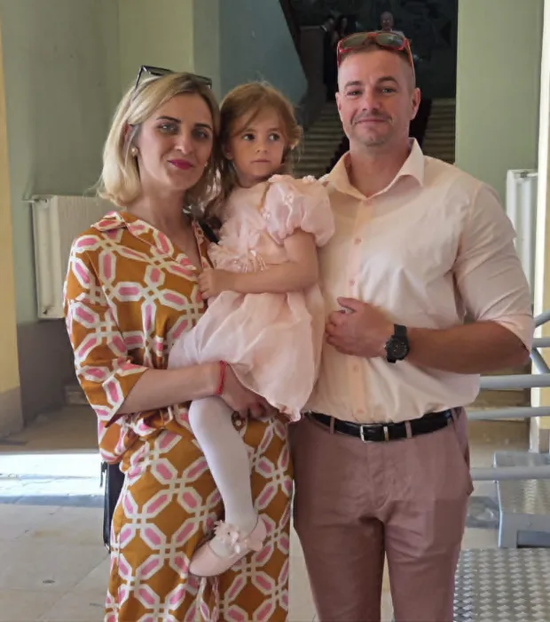 Zoe Jovanović s majkom Kristinom i tatom Goranom2026.