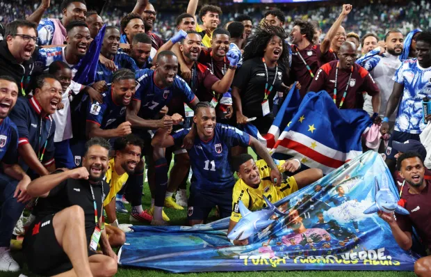 HOUSTON, TEXAS - JUNE 26: Cabo Verde players celebrate after the 0-0 draw during the FIFA World Cup 2026 Group H match between Cabo Verde and Saudi Arabia at Houston Stadium on June 26, 2026 in Houston, Texas. Francois Nel/Getty Images/AFP (Photo by Francois Nel/GETTY IMAGES NORTH AMERICA/Getty Images via AFP)