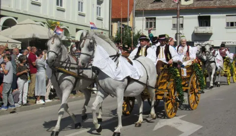 Ukra&scaron;ene svatovske zaprege 