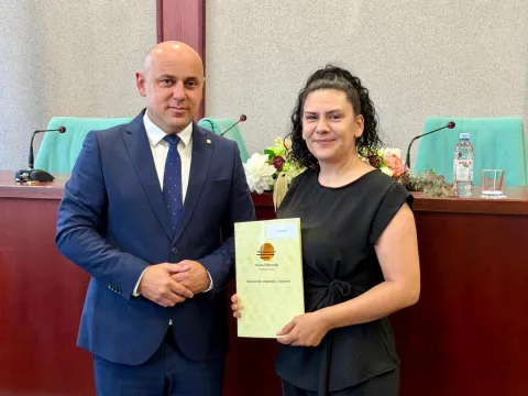 VINKOVCIU Vinkovcima su uručeni ugovori o sufinanciranju kupnje kuće ili stana mladim obiteljima u Vukovarsko-srijemskoj županiji, a pravo sufinanciranja ostvarila su 94 korisnika.srpanj 2026.