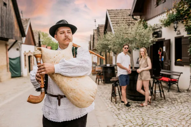 U baranjskom selu Zmajevac te&scaron;ko je biti samo prolaznikom, pogotovo kada vas dočeka Bernarda Fuis.
