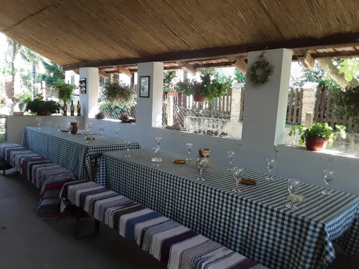 U samom smo srcu turističke sezone koja, iako opterećena iznimno složenom geopolitičkom situacijom i s njom povezanim recesijskim procesima koji slabe kupovnu moć, zasad pokazuje vrlo dobre rezultate.