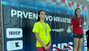 Sara Orelj na pobjedničkom postolju 