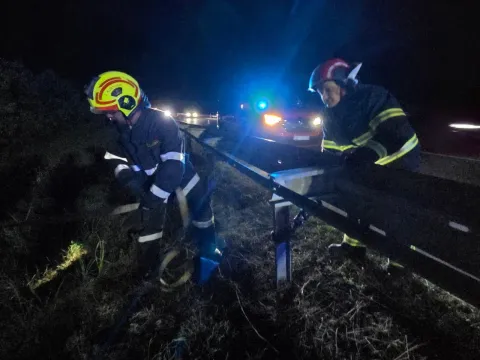 Umor za volanom skrivio prevrtanje kombija na A3