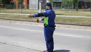 Osijek, 14. 07. 2026., Plavi Glas, prometna policija, MUP, policija, regulacija prometa; zaustavljanje vozila; policijski službenikSNIMIO BRUNO JOBST