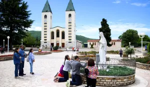 23.05.2019., Medjugorje, Bosna i Hercegovina - Medjugorje je jedno od najpoznatijih rimokatolickih hodocasnickih odredista rna svijetu. Postalo je poznato kroz ukazanja Djevice Marije, koja se kao fenomen pocela javljati 1981. godine, nakon cega se poceo razvijati vjerski turizam. Od tada je ovo hercegovacko mjesto jedno od rnajposjecenijih turistickih centara BiH, koje godisnje obidje oko milijun katolika iz cijelog svijeta.Photo: Armin Durgut/PIXSELL