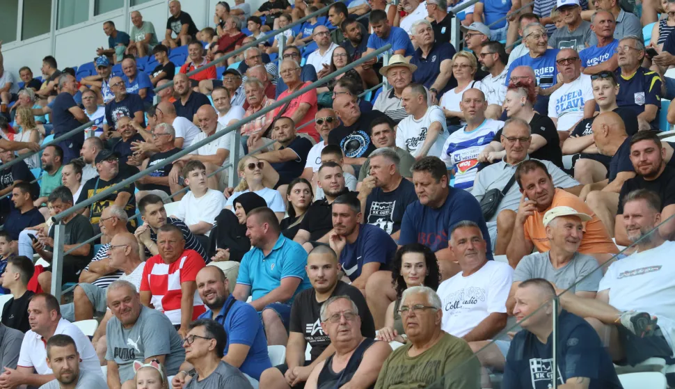 Osijek, 18. 07. 2026, Opus Arena, nogomet, prijateljska utakmica, Osijek - Honved. Navjači Osijeka.snimio GOJKO MITIĆ