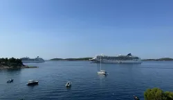 kruzeri, turizam, turisti, more, Jadran, Hvar