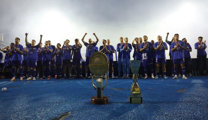 Zagreb, 23.05.2026 - Proslava duple krune GNK Dinama, naslova prvaka Hrvatske i osvajanja Kupa Hrvatske. Na slici igrači Dinama, Rabuzinovo sunce, pokal Prvaka Hrvatske.foto HINA/ Damir SENČAR/ ds