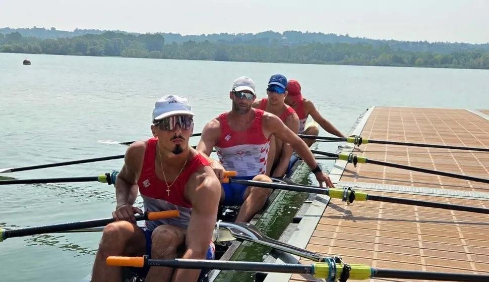 Hrvatski četverac kojeg čine Goran Mahmutović, Roko Bo&scaron;ković, Damir Martin i Ivan Talaja plasirao se u petak u finale na Europskom prvenstvu u veslanju u Vareseu, dok su se olimpijci braća Martin i Valent Sinković plasirali u polufinale dvojca na pariće. 