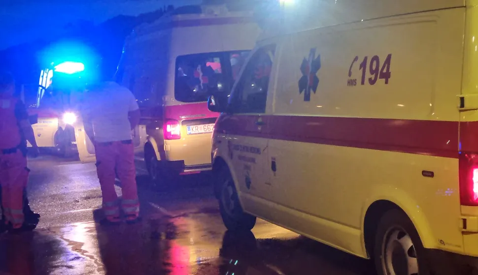 Tuheljske Toplice, 19.08.2022. - Zbog sumnje u curenje klora u tijeku je evakuacija iz Termi Tuhelj u Tuheljskim Toplicama, a hitna služba i vatrogasci su na terenu, potvrđeno je u petak za Hinu.foto HINA/ Sini&scaron;a KALAJDŽIJA/ ml