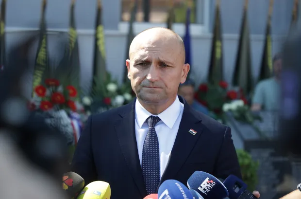 Dalj, 01. 08. 2026., obilježavanje 35. obljetnice pogiblje policajaca i civila u Dalju, Dalj, svečanost, polaganje vijenaca, svijeće, Ivan Anu&scaron;ićSNIMIO BRUNO JOBST