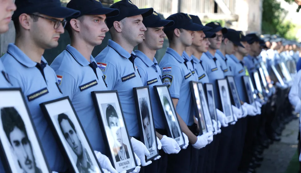 Dalj, 01. 08. 2026., obilježavanje 35. obljetnice pogiblje policajaca i civila u Dalju, Dalj, svečanost, polaganje vijenaca, svijeće SNIMIO BRUNO JOBST