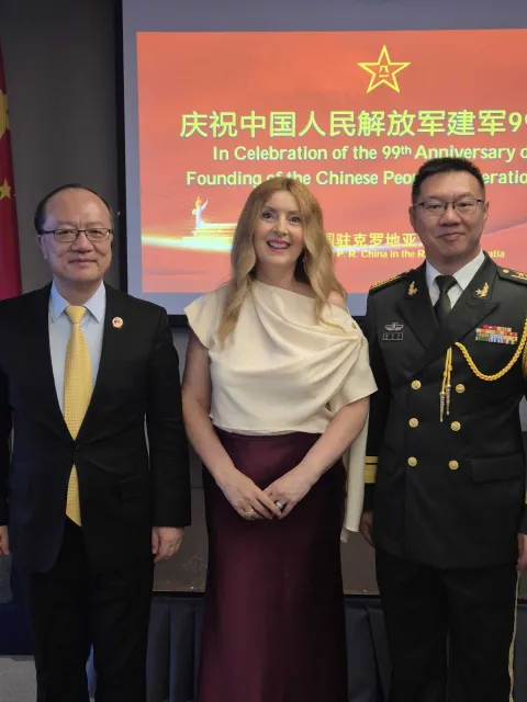 MAGAZIN INA KINANJ_Eksc__Qi_Qianjin__veleposlanik_Narodne_Republike_Kine_u_Hrvatskoj__Ina_Stasevic_i_brigadir_XUEFENG_PAN__vojni_izaslanik_obrane