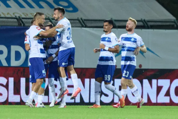 Velika Gorica, 01.08.2026. - Na Gradskom stadionu u Velikoj Gorici odigrana je utakmica 1. kola Hrvatske nogometne lige između Gorice i Osijeka.Na fotografiji slavlje igrača Osijeka nakon postignutog pogotka.foto HINA/ Edvard &Scaron;U&Scaron;AK /es
