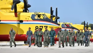 Potpredsjednik Vlade i ministar obrane Ivan Anu&scaron;ić zahvalio je u nedjelju pripadnicima 855. protupožarne eskadrile Hrvatskog ratnog zrakoplovstva &scaron;to su u te&scaron;kim uvjetima požara u Francuskoj pokazali da je Hrvatska vojska spremna pomoći i u najtežim situacijama. 