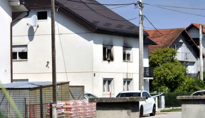 Tri osobe poginule u po?aru ku?e, neslu?beno rije? je o ocu i dvoje djeceSveti Kri? Za?retje, 01.08.2026. - Tri osobe poginule su u subotu ujutro u po?aru obiteljske ku?e u Svetom Kri?u Za?retju, a lokalni mediji neslu?beno navode da je rije? o ocu i dvoje djece. foto HINA/ Sini?a KALAJD?IJA/ lsd