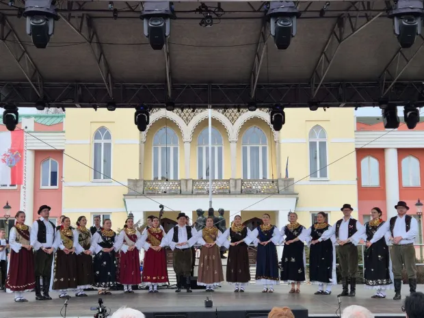 VINKOVCIZa članove Kulturno-umjetničkog dru&scaron;tva "&Scaron;umari" iz Vinkovaca ovogodi&scaron;nje ljeto ispunjeno je nastupima, putovanjima i susretima s čuvarima tradicijske kulture iz Hrvatske i drugih europskih zemalja.2026.