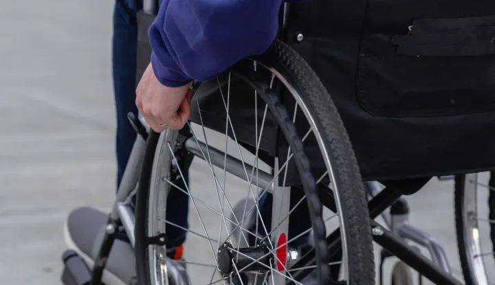 invalid, invalidna osoba, invalidnost