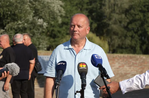 Osijek, 04. 08. 2026., Kapelica Kraljice mira, odavanje počasti, Oluja '95, Dan pobjede, vijenci, svijeće, Damir Buljević SNIMIO BRUNO JOBST