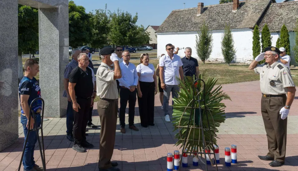Poklonili se herojima u Čepinu i Martincima