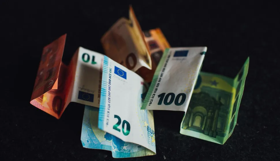 plaća, novac, euro, euri