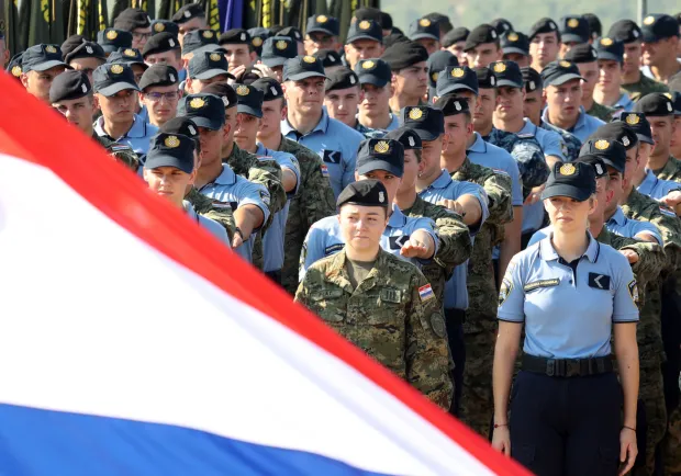 05.08.2026., Knin --Proslava obiljezavanja Dana pobjede i domovinske zahvalnosti, Dana hrvatskih branitelja i 31. obljetnice vojno redarstvene operacije Oluja. Podizanje zastave na kninskoj tvrdjavi Photo: Dusko Jaramaz/PIXSELL