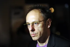 Marinko Ko&scaron;čec &ldquo;Preko mosta&rdquo;: Roman koji ima elemente psihodrame, ali i satire