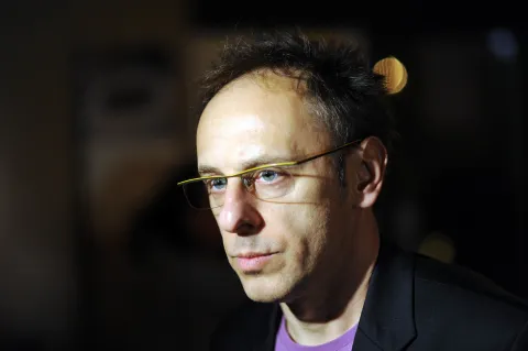 Marinko Ko&scaron;čec &ldquo;Preko mosta&rdquo;: Roman koji ima elemente psihodrame, ali i satire