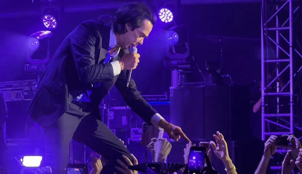 Nick Cave and the Bad Seeds večeras su se vratili na pozornicu pulske Arene, gdje održavaju drugi od dva uzastopna koncerta.
