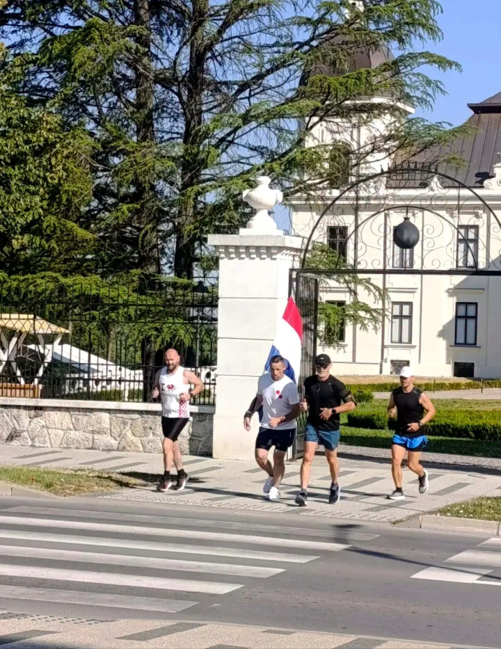 Na&scaron;ički polumaraton povezao mjesta i generacije u čast Oluje