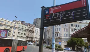 Beograd, 6.8.2026.- Sindikat radnika gra?evinarstva zatra?io je u ?etvrtak da preporuke srbijanskog ministarstva rada poslodavcima o re?imu rada i za?tite zaposlenika na otvorenom tijekom sve ?e??ih toplinskih valova postanu zakonska odredba jer su sad neobvezuju?e i nedosledno se primjenjuju. foto HINA/ Velimir Ili?/ ua