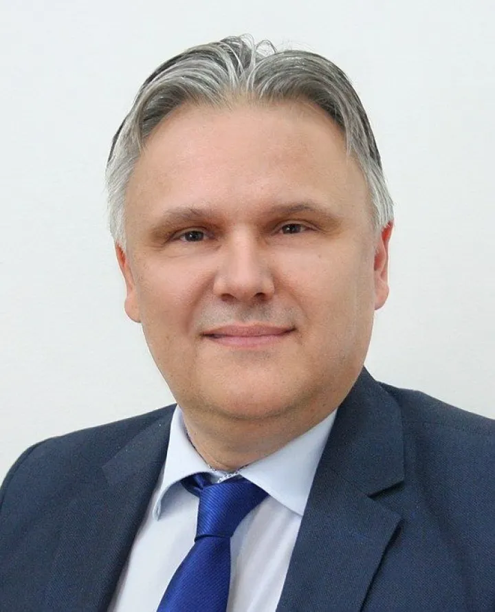 Rekordno nizak vodostaj Dunava otežava plovidbu i rad Luke Dunav. i dok stručnjaci upozoravaju na ozbiljne posljedice su&scaron;e za promet i poljoprivredu, građani poku&scaron;avaju iskoristiti ono &scaron;to je od rijeke ostalo &ndash; barem za osvježenje za iznimno vrućih dana.