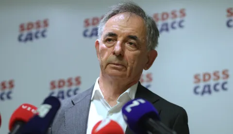 Zagreb,7.08.2026 - Saborski zastupnik i predsjednik SDSS-a te predsjednik Odbora za ljudska prava i prava nacionalnih manjina Hrvatskoga sabora Milorad Pupovac održao je konferenciju za medije na kojoj je, kako se navodi, podijelio s javno&scaron;ću zabrinutost zbog poziva na nasilje, kao i govora mržnje, koji su 5. kolovoza 2026., u poslijepodnevnim satima odzvanjali Kninom.Foto HINA/Tomislav Pavlek/tp
