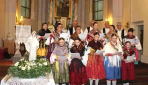 U organizaciji mjesnog Kulturno-umjetničkog dru&scaron;tva "Svilenka", u Buku je u crkvi svetog Jurja mučenika održana 12. Smotra pučkog crkvenog pjevanja u čast i uz blagoslov Gospi Snježnoj.