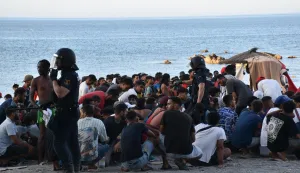 Hundreds of migrants receive medical care from staff of Spain's National Institute for Healthcare Management (INGESA) and Red Cross volunteers on Trampol&iacute;n Beach in Ceuta, Spain on August 7, 2026, as healthcare and food are distributed under coordination by the National Police's riot squad. Photo by Gabriela Sard&aacute; N&uacute;&ntilde;ez/Europa Press/ABACAPRESS.COM Photo: Europa Press/ABACA/ABACA