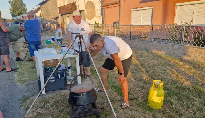 Pileći paprika&scaron; s trgancima, Beli Manastir