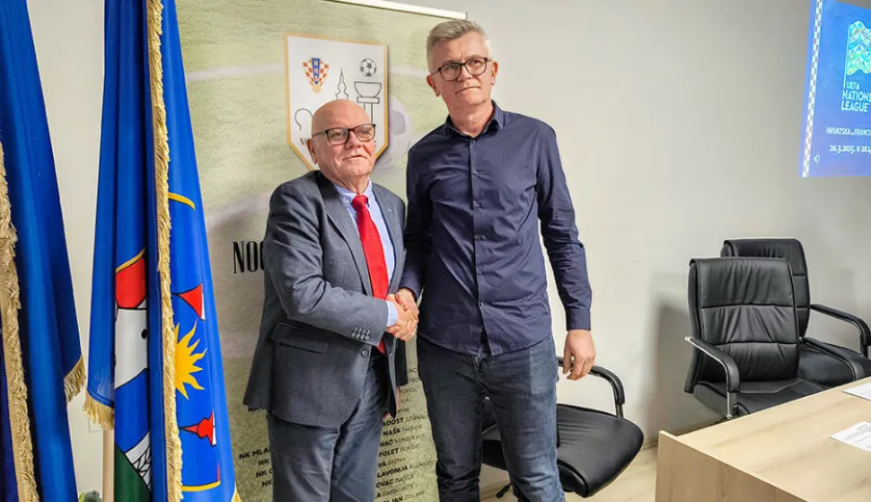 Nogomet19.02.2025.Skupstina NS NasiceNa slici: Ivica Valencak(bivsi) i Drazen Ibriks(novi) predsjednik NS NasiceSnimio: Srecko Sobodic