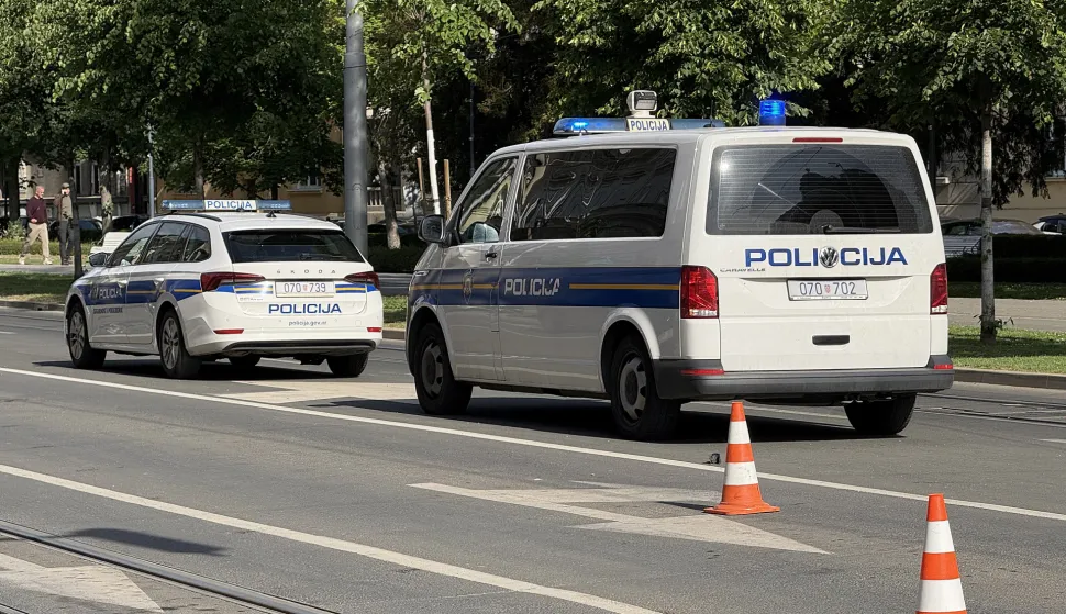 Osijek, 06. 05. 2026., Radićeva - Europska avenija, križanje, prometna nesreća, osobna vozila, materijalna &scaron;teta, očevid policija; očevid, policija; policijsko vozilo; policijska vozilaSNIMIO BRUNO JOBST