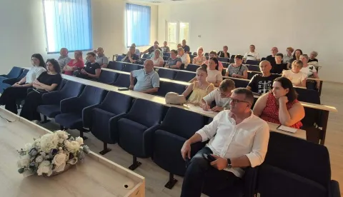 NA&Scaron;ICEOdržan je sastanak sudionika 26. Dana slavonske &scaron;ume kojemu su uz gradonačelnika Kre&scaron;imira Ka&scaron;ubu nazočili i direktorica Turističke zajednice Ines Resler, predsjednik Mjesnog odbora Darko Cerovski te predstavnik Uprave &scaron;uma Podružnice Na&scaron;ice Dražen Ganzberger.2026.