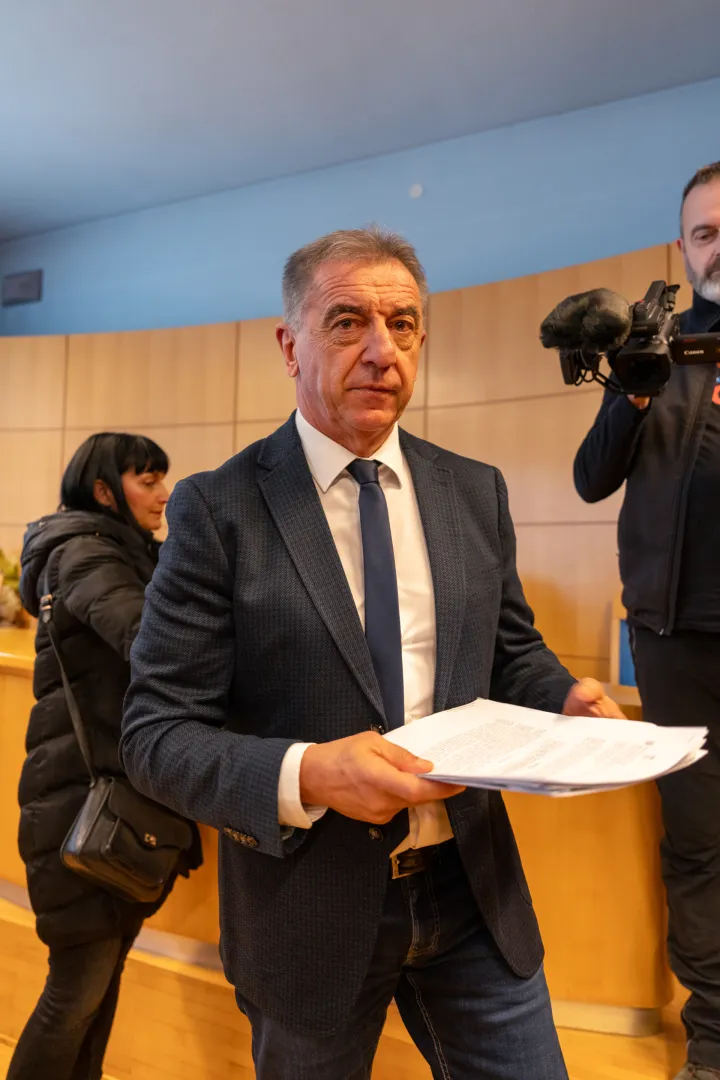 24.02.2026., Gospic - Izvanredna konferencija Darka Milinovica u Gradskoj vijecnii s temom problematike tvornice za preradu litija u Smiljanu. Photo: Hrvoje Kostelac/PIXSELL