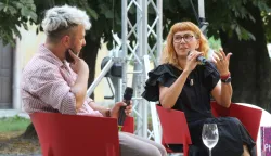 Osijek, 11. 08. 2026, OLJK, dvori&scaron;te Prehrambeno - tehnolo&scaron;kog fakulteta, PTF. Autori u gostima - GISKO preporučuje: Ivana &Scaron;ojat: Ptičica, književni susret.snimio GOJKO MITIĆ