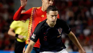 epa07013142 Croatia's Matej Mitrovic (R) protects the ball from Spain's Rodrigo (L) during a UEFA Nations League, league A, group 4, soccer match between Spain and Croatia at the Martinez Valero stadium, in Elche, eastern Spain, 11 September 2018. EPA/Morell