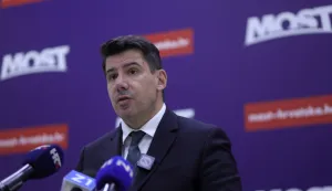 Zagreb,4.08.2026 -Predsjednik Mosta i saborski zastupnik Nikola Grmoja održao je konferenciju za medije na temu "Ceuta kao upozorenjeHoće li Hrvatska i EU konačno za&scaron;tititi svoje granice?".Foto HINA/Tomislav Pavlek/tp