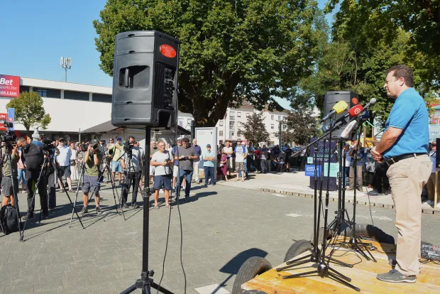 Gospi?, 16.08.2026 - Na Trgu Stjepana Radi?a u Gospi?u odr?an je prosvjed zbog opasnog otpada u Lici. foto HINA/ Mladen VOLARI?/ ik