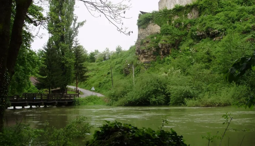 Iznad kanjona Slunjčica, stara utvrda iz 13. stoljeća