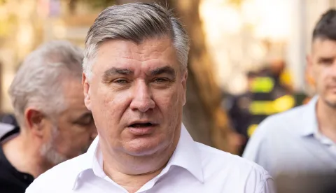 Omi&scaron;, Mimice, 14.08.2026. - Predsjednik RH Zoran Milanović obi&scaron;ao požari&scaron;te između Lokve Rogoznice i Omi&scaron;a gdje je popričao sa vatrogascima na terenu.foto HINA/ Miroslav Lelas/ lm