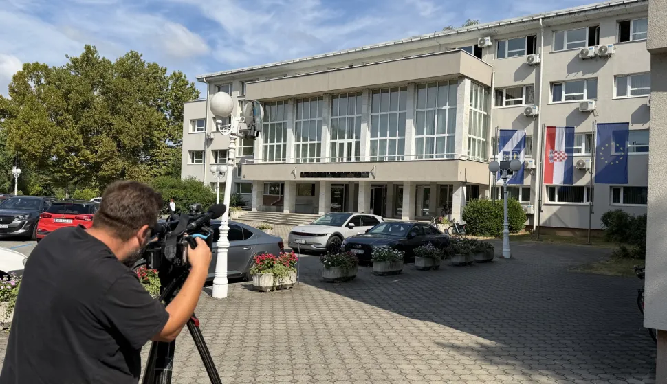 Slavonski Brod, 18.08.2026. - Policija je u utorak pokrenula izvide u Brodsko-posavskoj županiji, potvrdio je zamjenik županijske državne odvjetnice u Slavonskom Brodu Davor Smoljan, ne otkrivajući razloge izvida u županijskoj upravi. foto HINA/ Radio92 FM/ tm